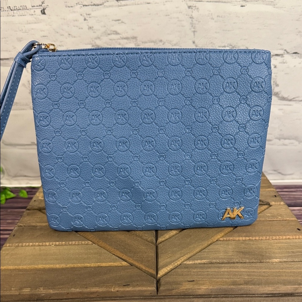 Anne Klein NWOT‎ Embossed Logo Blue Wristlet Wallet Clutch